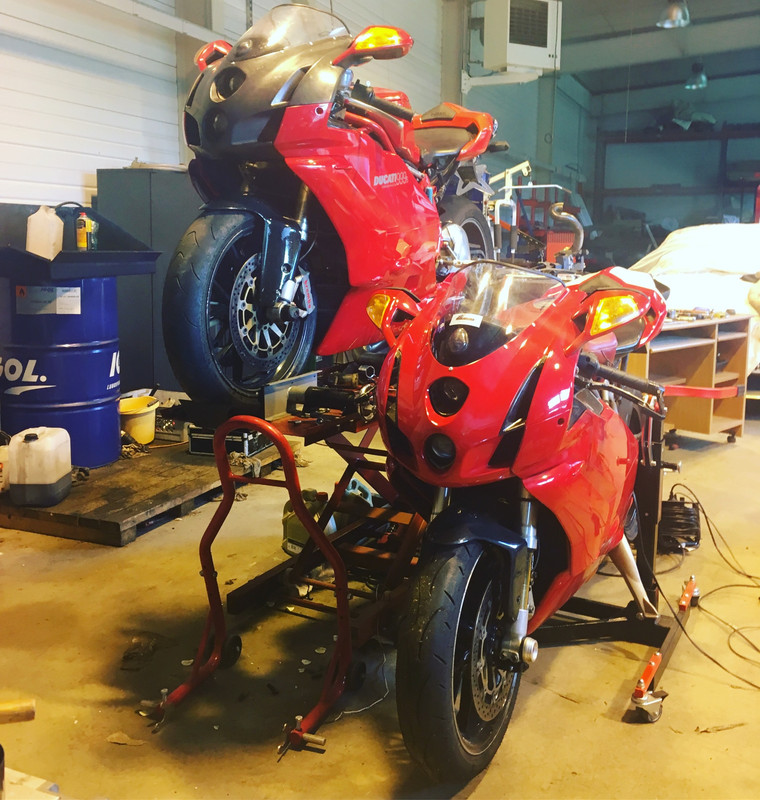 BDAC0092-DE03-4B62-82E9-889BCD54B268