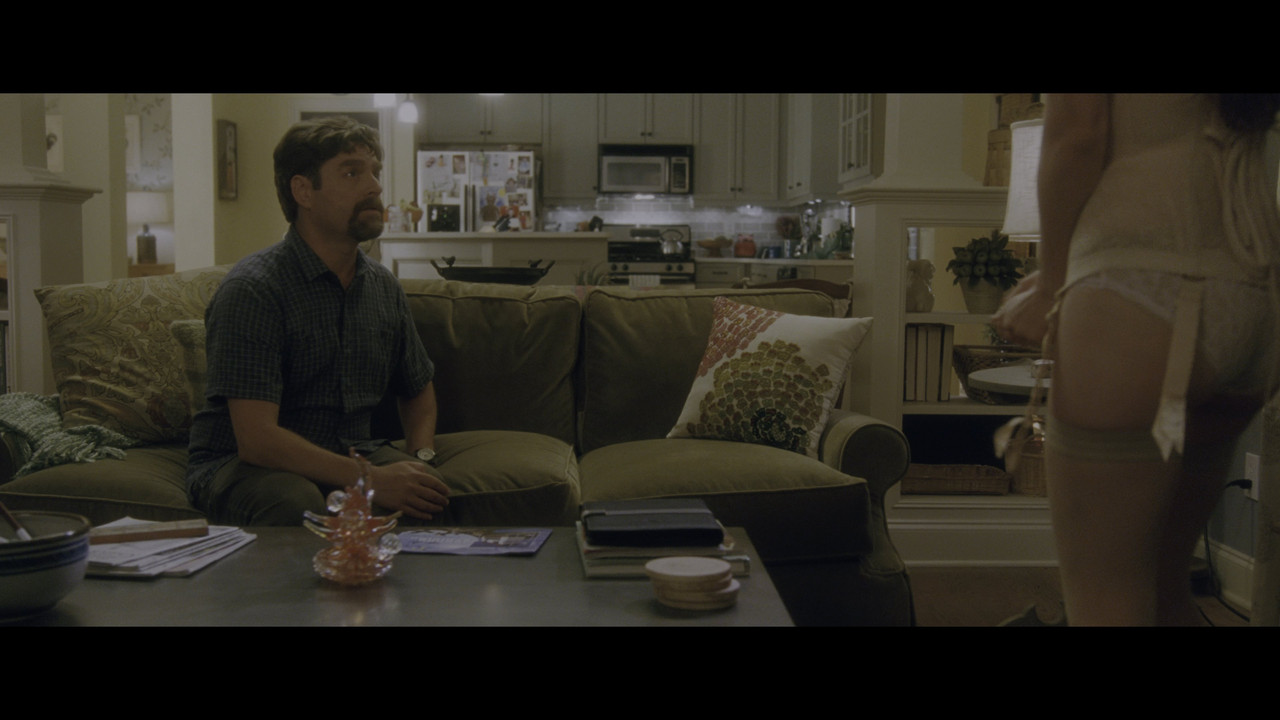 isla-fisher-keeping-up-with-the-joneses-4k-caps-4