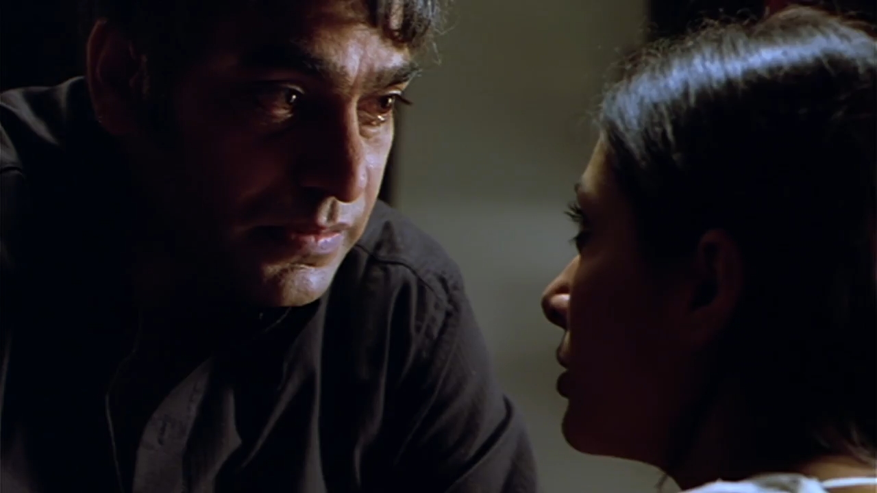 Awarapan 2007 WebRip [Hindi] 480p 720p ESub Screenshot