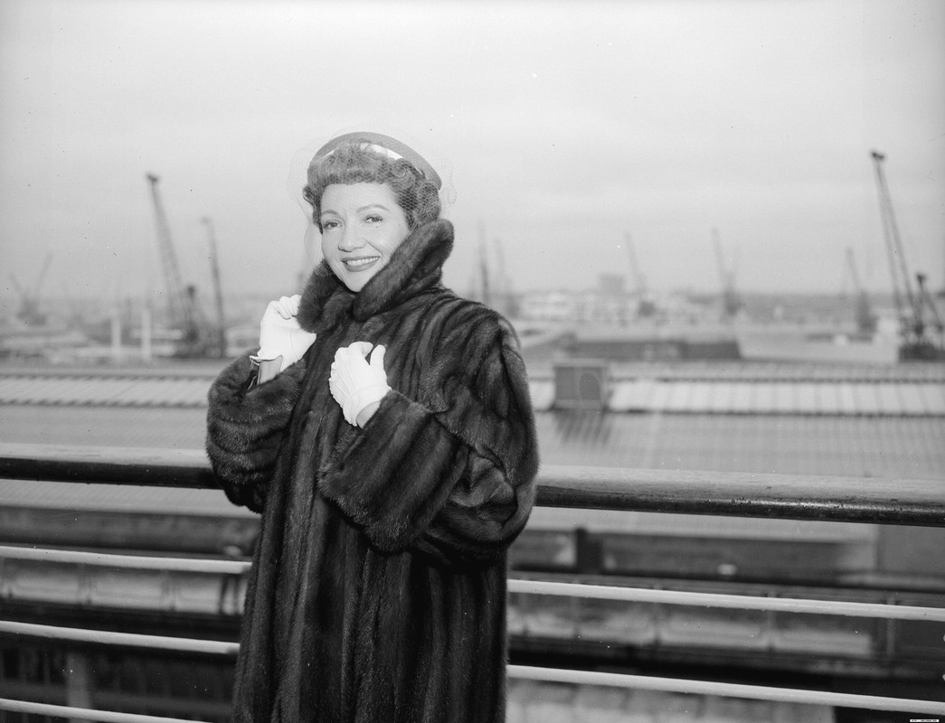 claudette_colbert_c53