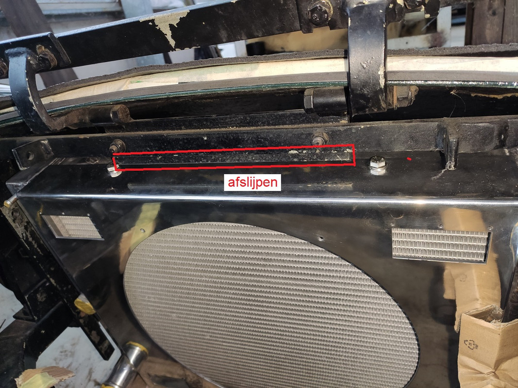 motorkap montage (5) - resized   afslijpen