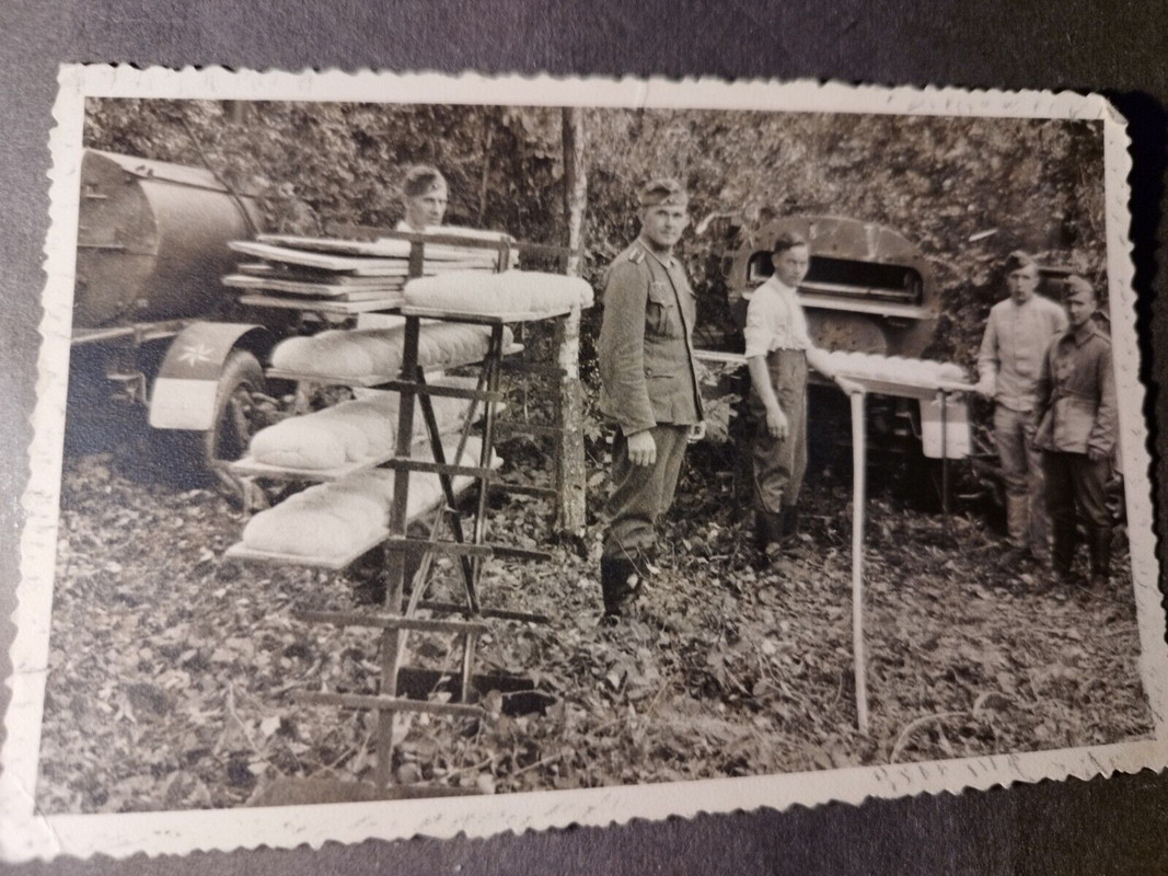 2.WK 2 Fotos in AK Grösse Feldbäckerei Übung für General von Kotti Regt Wappen