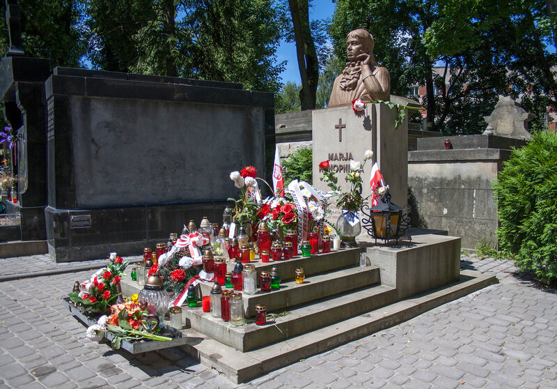 Maria-Konopnicka-Lw-w-Cmentarz-yczakowski-widok-z-prawej-strony