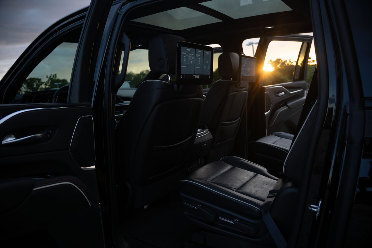 Cadillac Escalade View 17