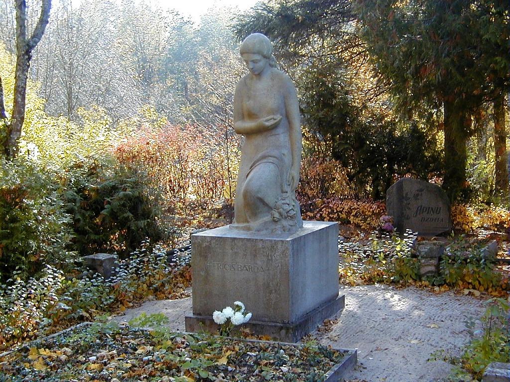 Umurga-F-B-rdas-kapa-piemineklis-2000-10-01-panoramio