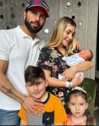 Poncho De Nigris muestra la tierna reacción de sus hijos al conocer a su hermanito