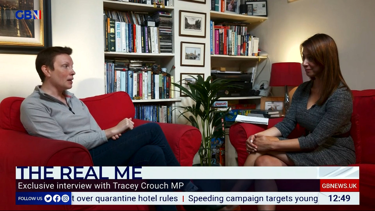 09.13 - 12.00.00 - The Lunchtime Briefing with Gloria De Piero. Your ....ts_snapshot_50.42.013