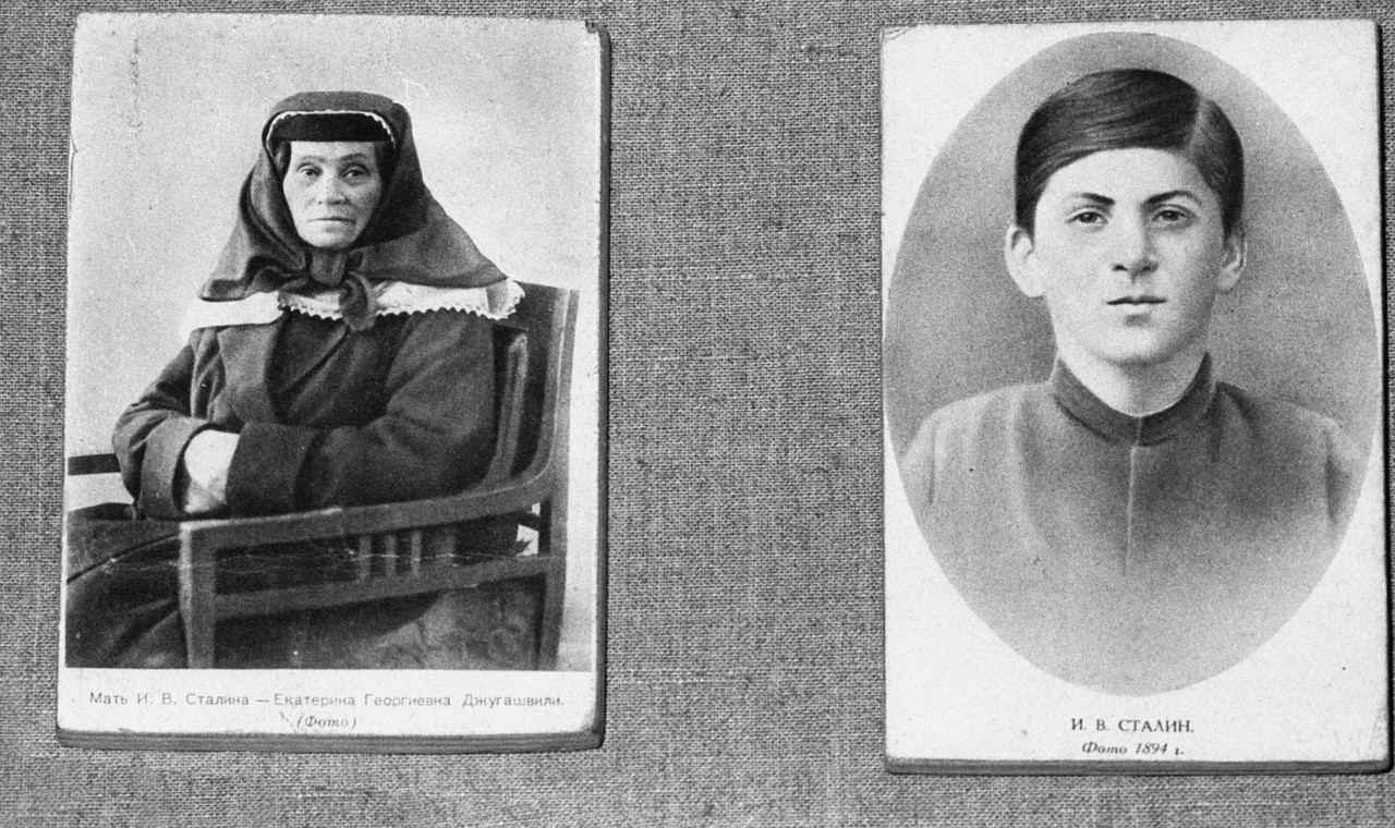 Мать Сталина в преклонном возрасте и юный Сталин
