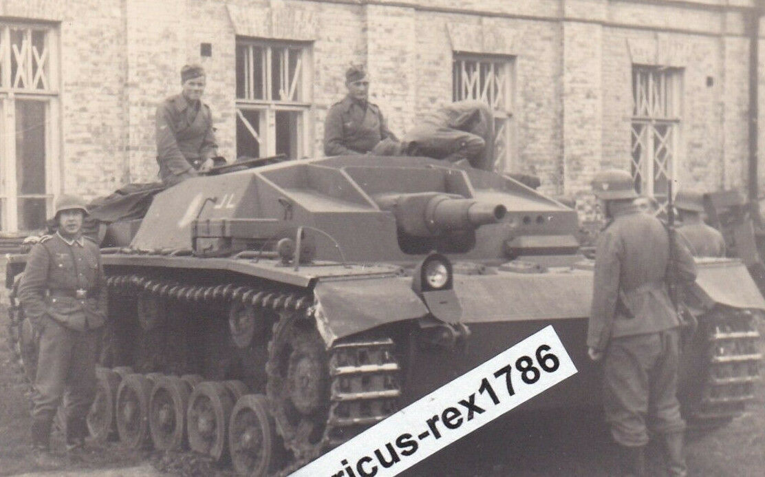 Foto Panzer Tank Stummel Sturmgeschütz III StuG Frontfahrt Comba