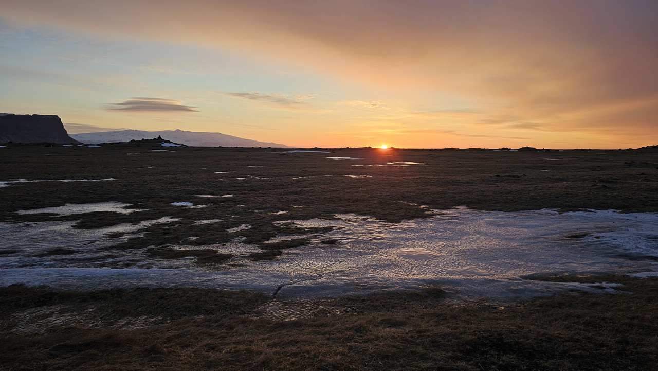 快八點一刻，日出