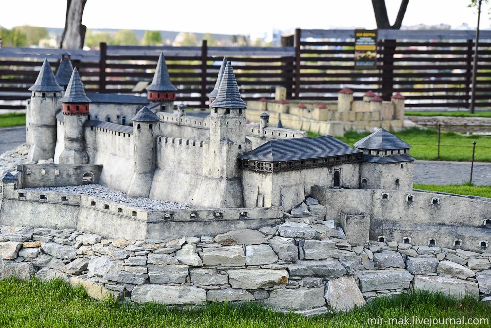 Musée de la miniature à Kamianets-Podilskyi Miniatures-museum-castles-kamianets-podilskyi-ukraine-30
