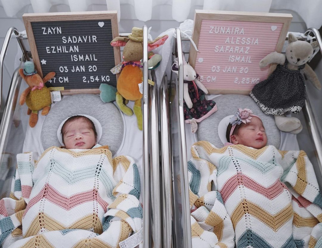 Momen kelahiran Zayn dan Zunaira
