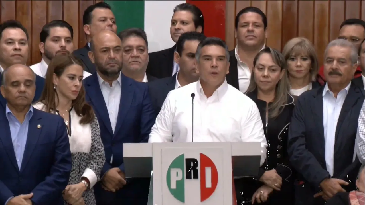 Alito baja a Beatriz y el PRI se entrega a Xóchitl