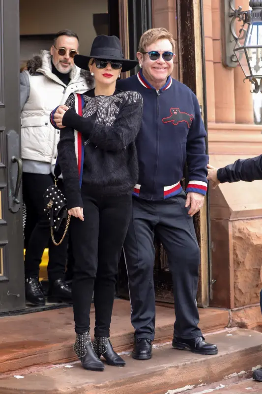12-24-16-Leaving-The-Burberry-Store-in-A