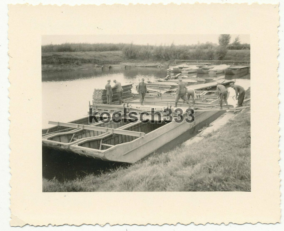 Foto Ponton Fähre vom Ponier Ersatz Batl. 33 in Mainz Kastel im Februar 1944