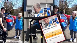 VIDEO: Tiktoker dona más de 180 mil dólares para jubilación de trabajadora de Walmart