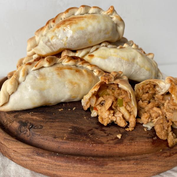4 Empanadas de No Carne   Salsa Criolla