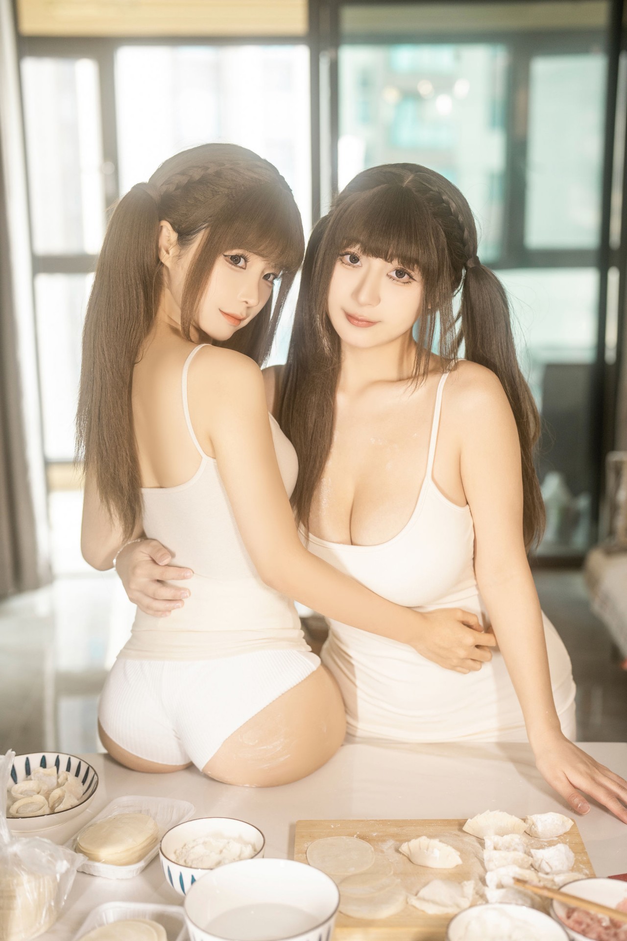 蠢 沫 沫 做爱图片《蠢沫沫 & 浅安安 – 双人新年贺岁》写真，这是双飞吗？插图6