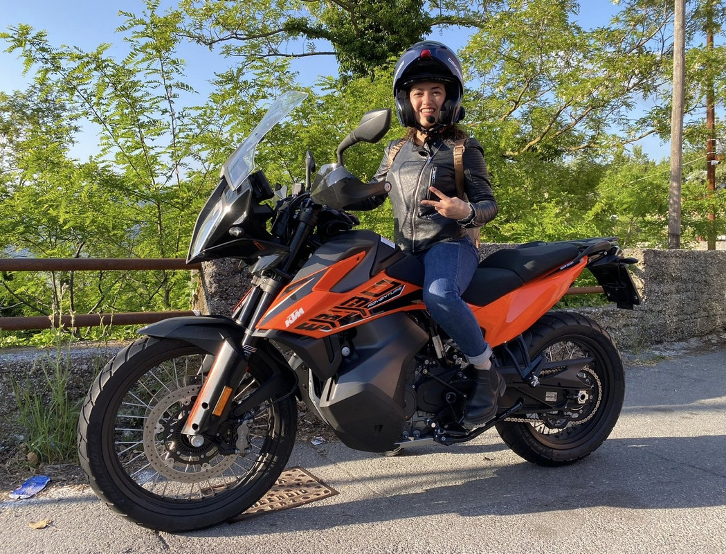 EAC7C172-F4EA-482B-B48E-EBB86DE3694A