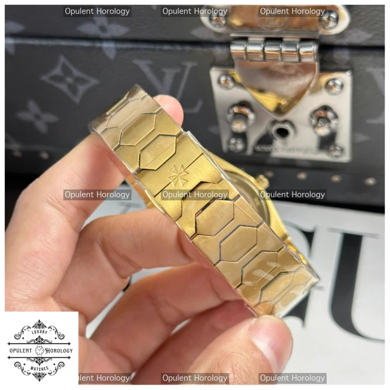 Vacheron Constantin 222 Historiques Replica Watch - 37mm, Black Dial, Premium Build - Super Clone