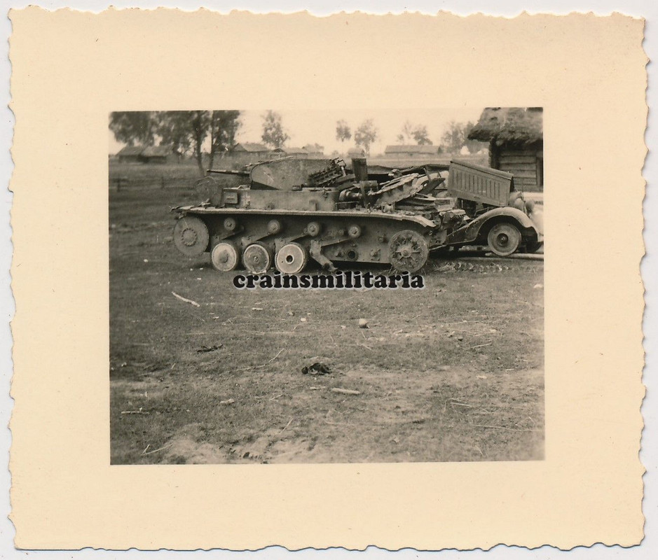 Orig. Foto zerstörte Panzer II Tank in Russland