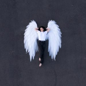 Νέο Music Video | Laura Pausini – SIAMO SOLI NELL’IMMENSO VUOTO CHE C’È