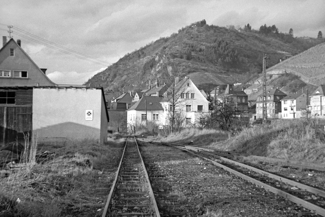 https://i.postimg.cc/VsVsvR3P/Nassauische_Kleinbahn_Gleisanlagen_mit_Streckenende_01_1968.jpg