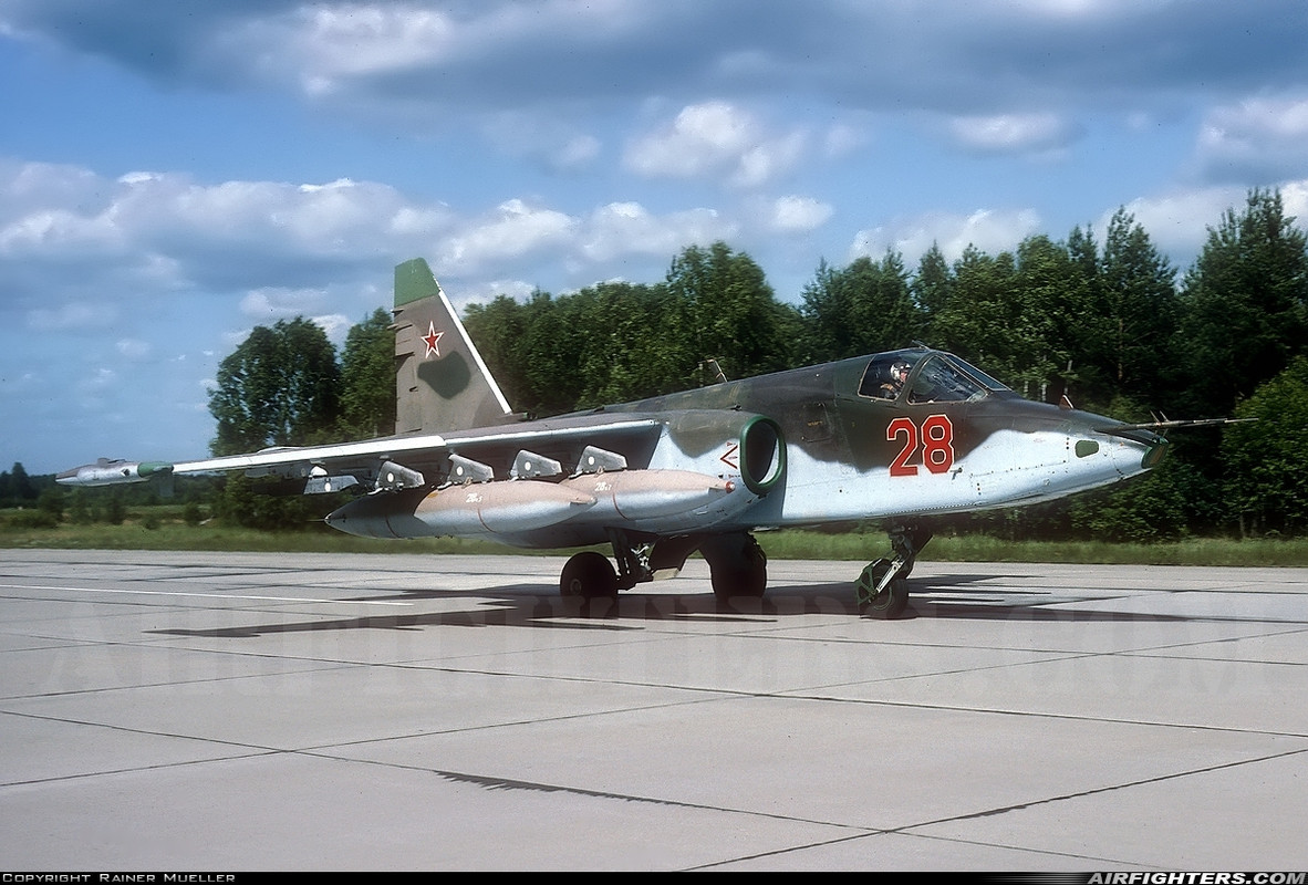 368 ShAP Su-25 28 RED (cn 25505110174)_June 93_Templin