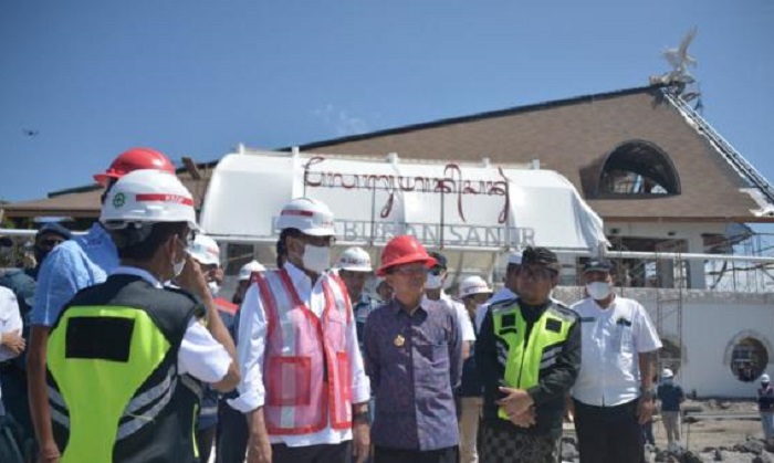 Menteri Perhubungan Budi Karya Sumadi saat meninjau proyek pembangunan Pelabuhan Sanur jelang Konferensi Tingkat Tinggi G20, Rabu (27/7/2022.