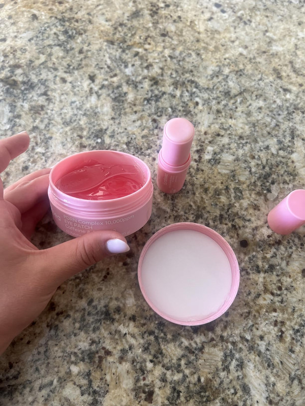 Customer holding the PDRN Pink eye patch set