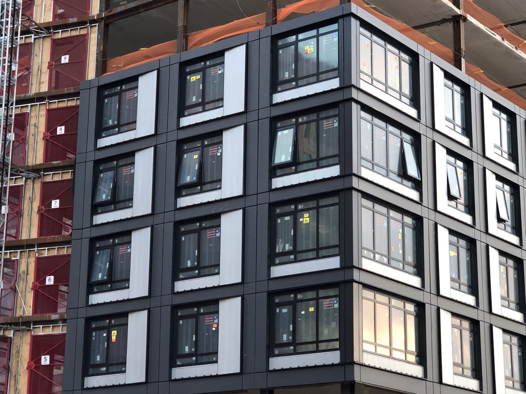 779B2B90-AC34-4B61-8365-A00BE7C78D9F