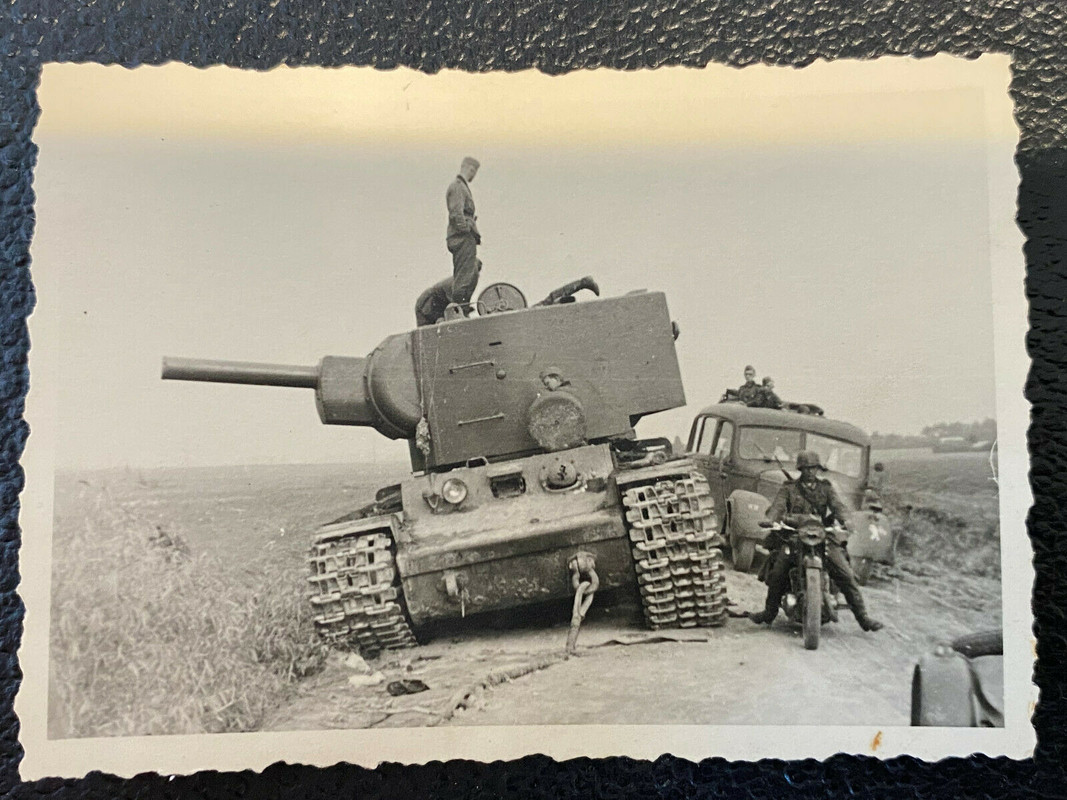 Pz.-Rgt. zerstörter Russischer Panzer