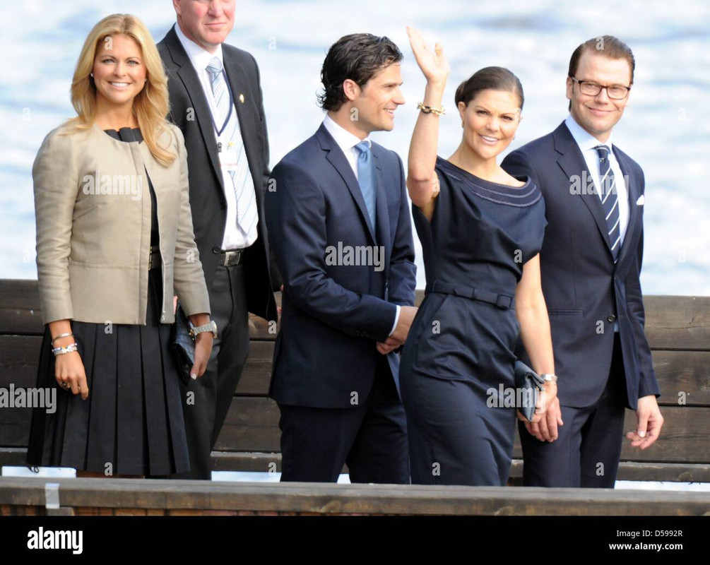 l-rprincess-madeleine-of-sweden-prince-carl-philip-of-sweden-crown-D5992R