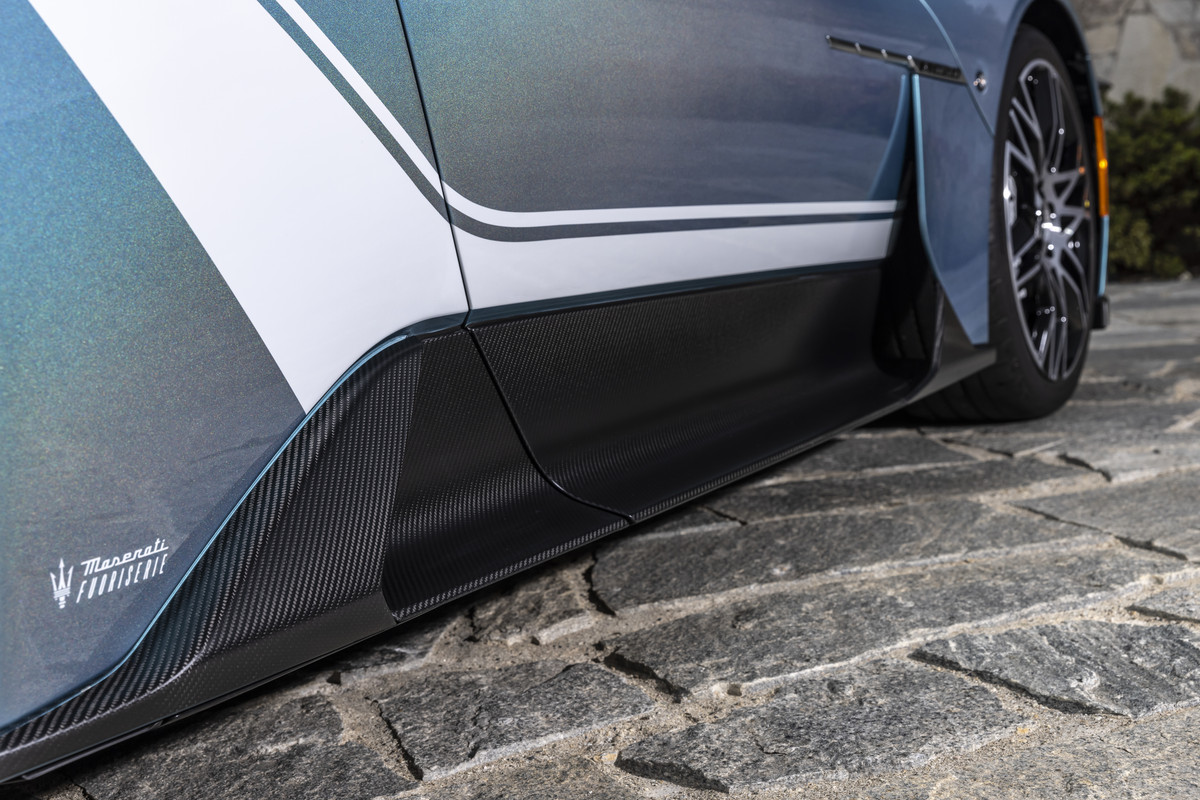 10_MaseratiMC20Iris_bodykitincarboniomatte