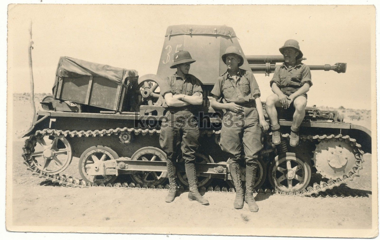 Foto Afrika Korps Panzermänner mit Tropenhelmen 