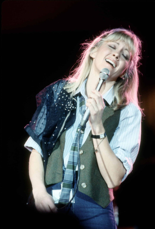 OliviaNewtonJohnon_ma84