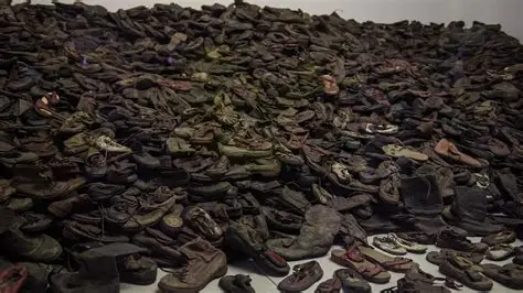 Zapatos del víctimas de los nazis conservados en el Memorial de Auschwitz