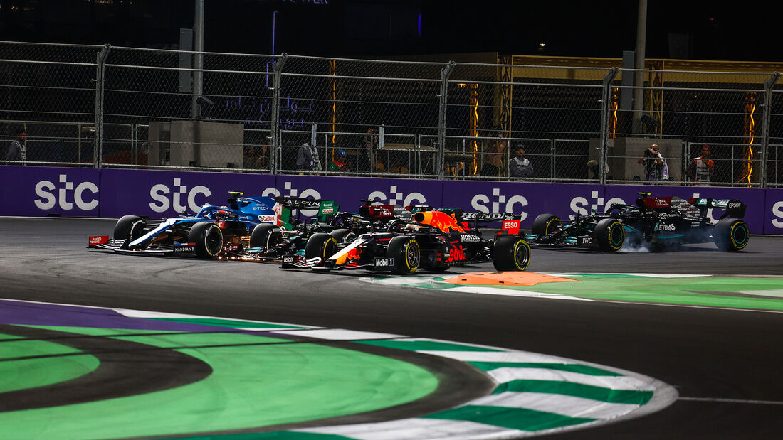 Max-Verstappen-Red-Bull-GP-Saudi-Arabien-2021-Jeddah-Rennen-169Gallery-612095f4-1856899