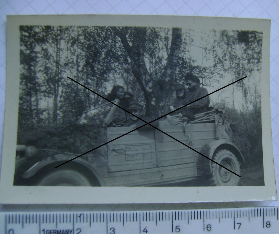 VW Kübelwagen, 2 LW-Soldaten   3 hübsche Nachric