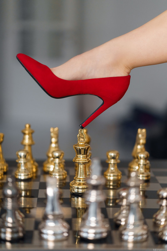 Set_Triumphant_Kate-Quinn_high_0009