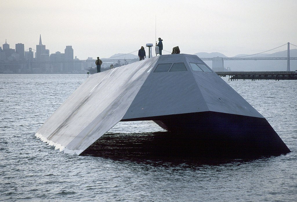 https://i.postimg.cc/Vv19drGR/1024px-US-Navy-Sea-Shadow-stealth-craft.jpg