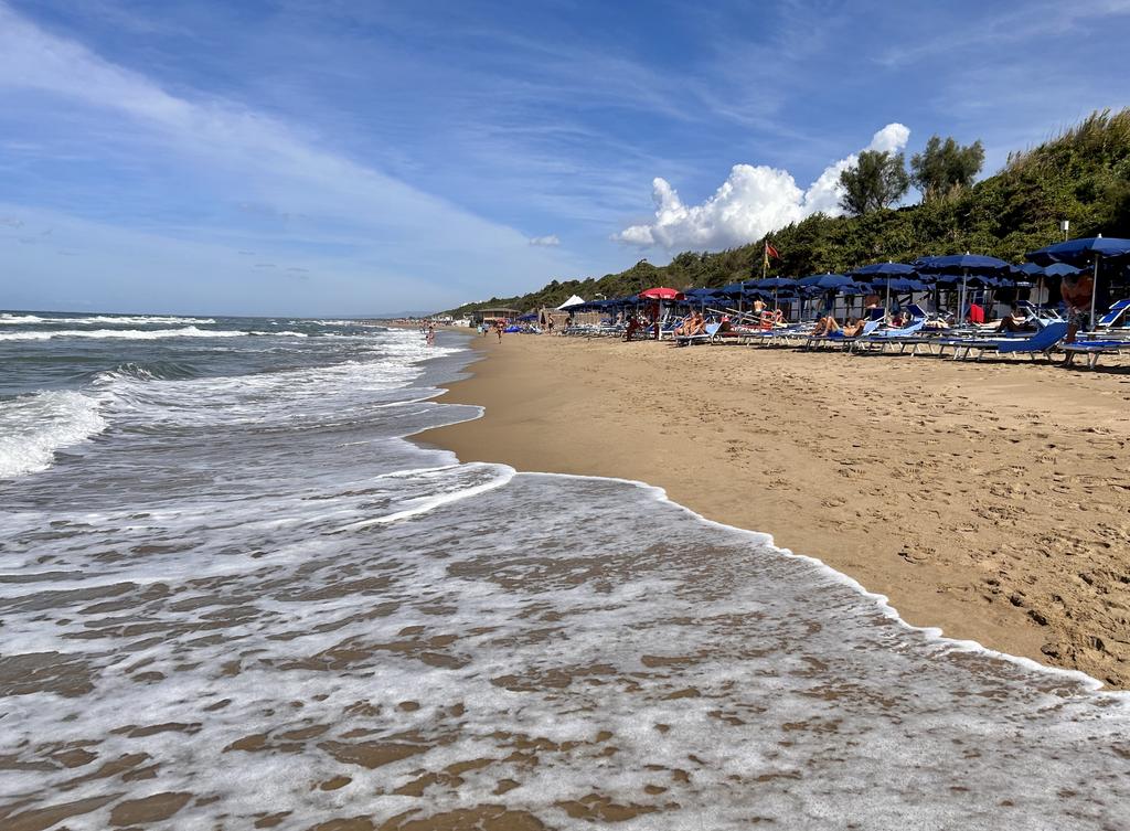 Жаркий сентябрь на побережье Тирренского моря. Жаркий сентябрь на побережье Тирренского моря.