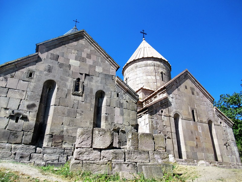Армения - страна храмов, гор, камней и...