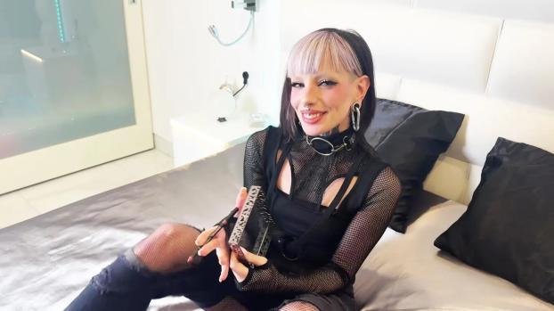 JacquieEtMichelTV – Eva Nexus – Cooks two guys with big dicks and reaps doubles!