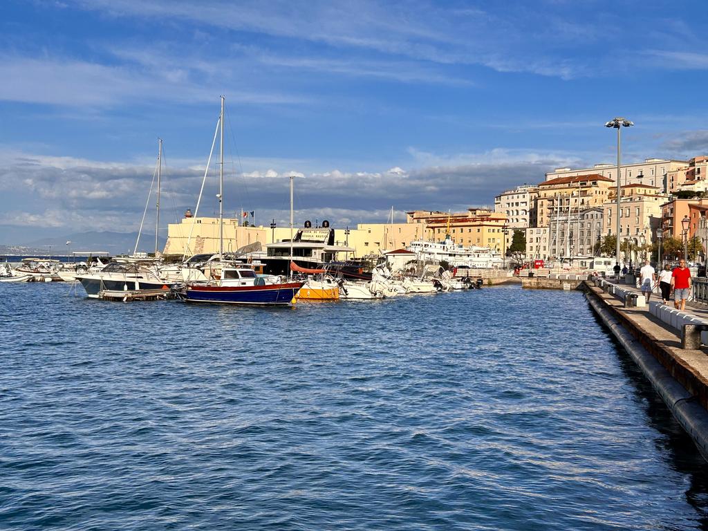 Жаркий сентябрь на побережье Тирренского моря. Жаркий сентябрь на побережье Тирренского моря.