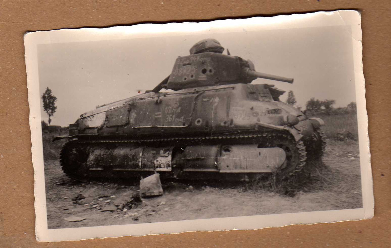 II.Weltkrieg abgeschossener französischem Panzer