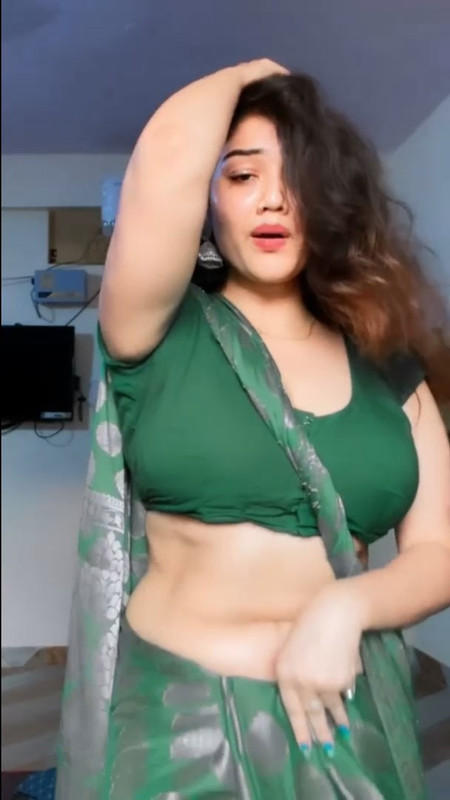 shailusharma sexy  boobs and navel in green saree.mkv_snapshot_00.26.654