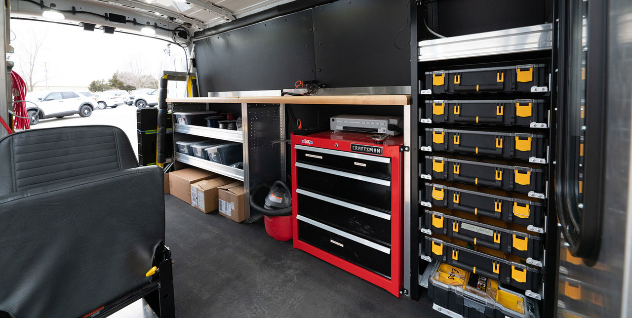 The Role of Kargo Master Shelving in Preventing Vehicle Clutter