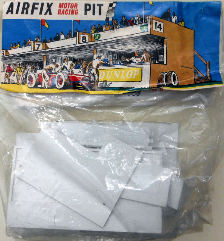 Airfix MRRC 32 Racing Pit (5064)