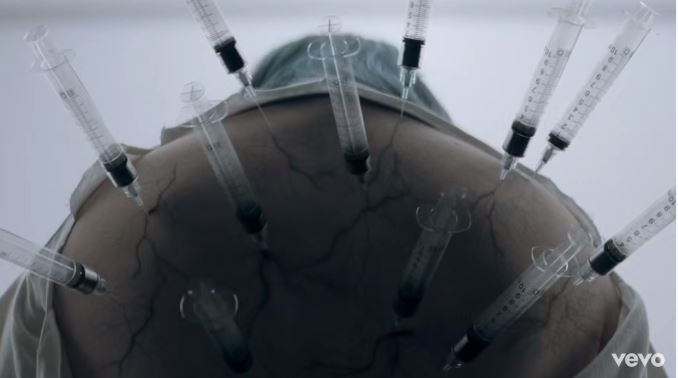 penggalan video klip Billie Eilish - ll the good girls go to hell